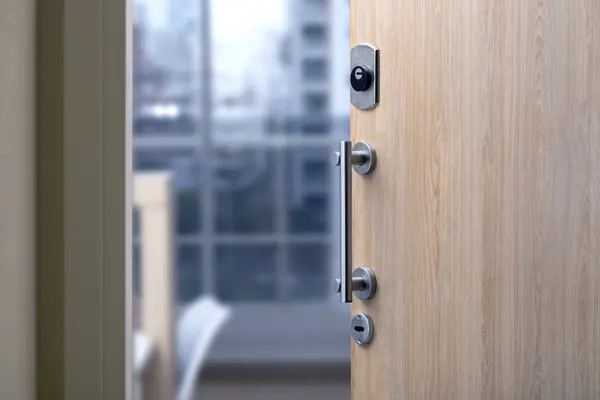 Chant d'une porte d'entrée blindée avec ses points de fermeture